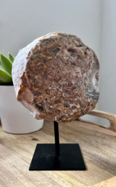 Agaat met geode op standaard