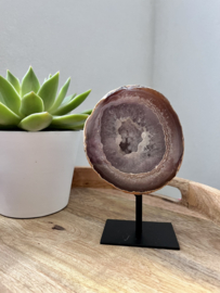 Agaat met geode op standaard