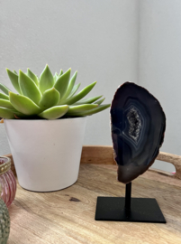Agaat met geode op standaard