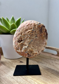 Agaat met geode op standaard