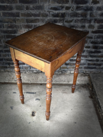 klein houten bureau tafel met lade