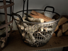 metalen mand met handvat