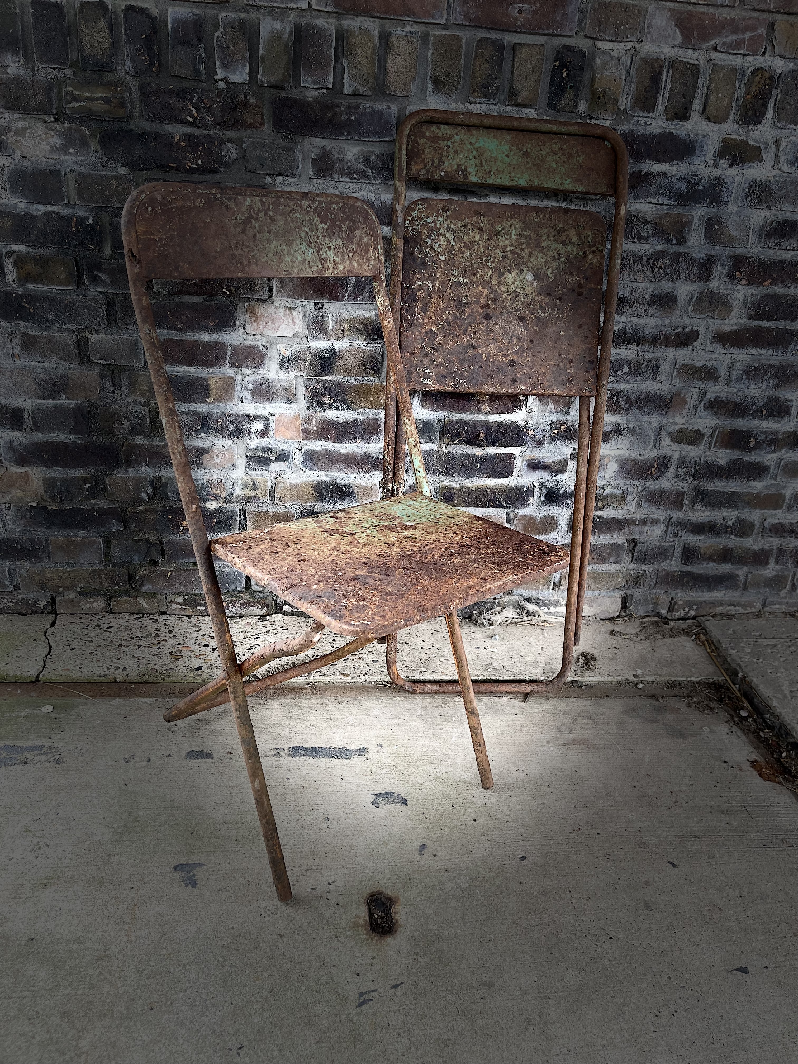 roestige metalen klapstoel