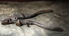 Tang met gedetailleerd handvat