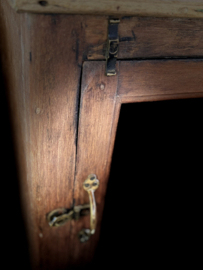 oud houten (vitrine) kastje