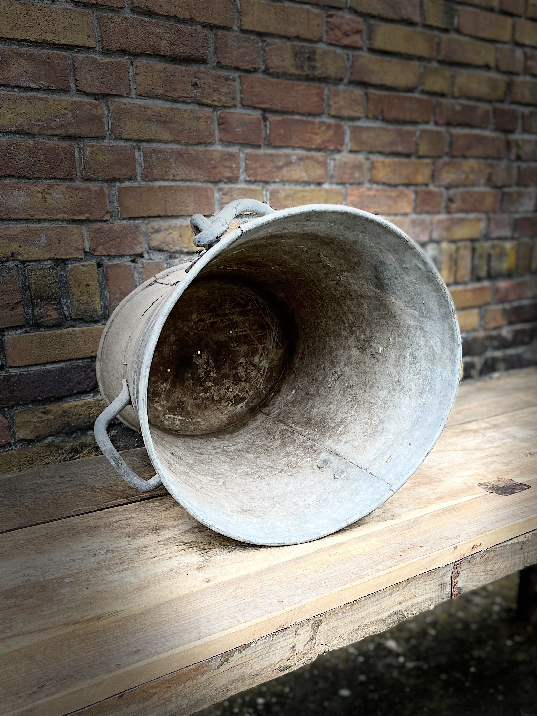 emmer met hengsel en handvat
