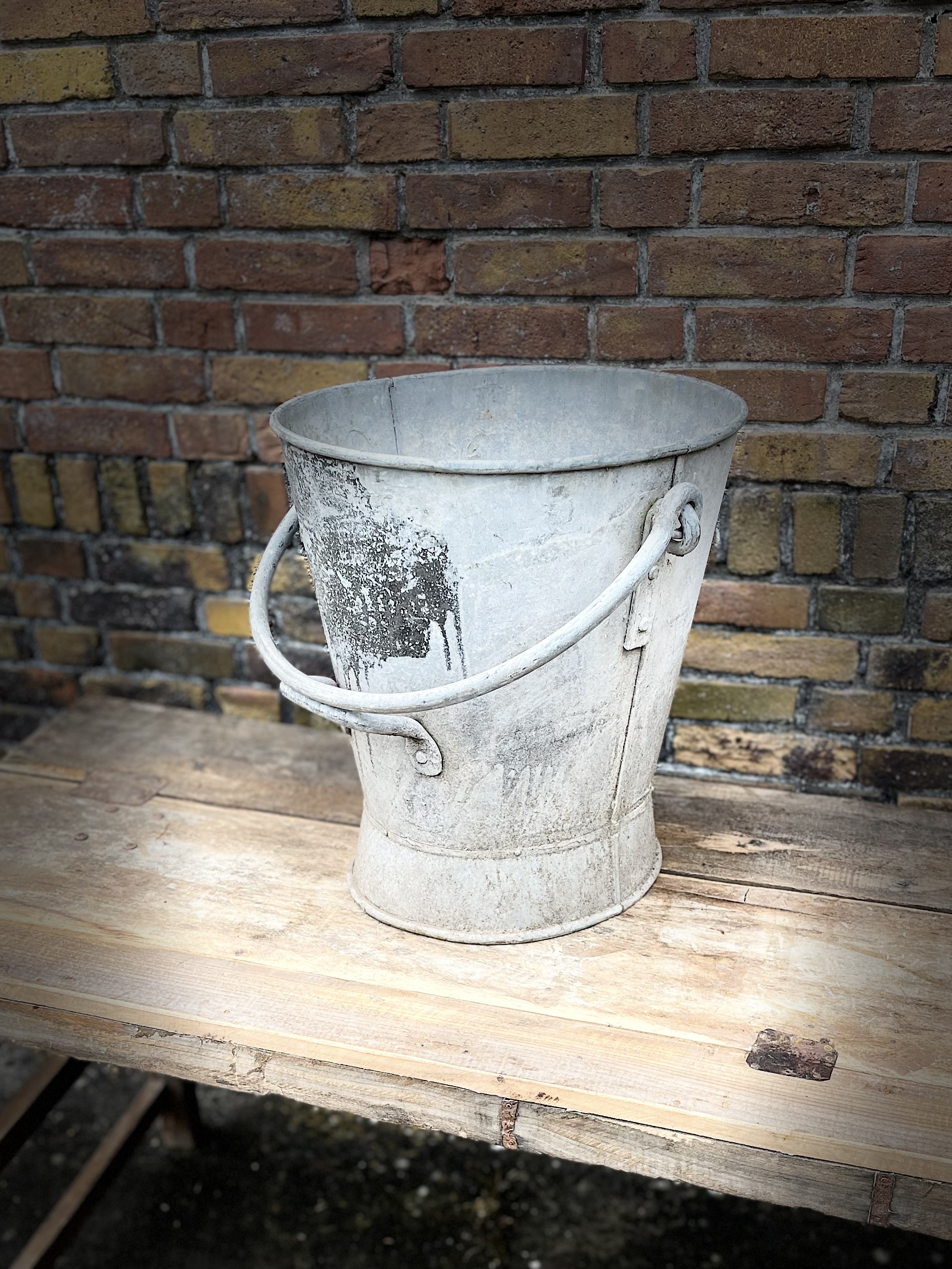 emmer met hengsel en handvat