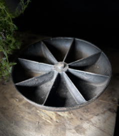 spijkerbak, schoenmakerscarrousel, gietijzeren spijkerbak