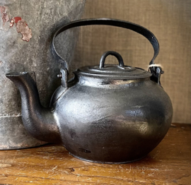 theepot gietijzer
