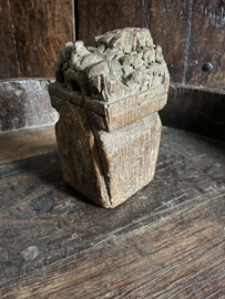 houten ornament  wandkandelaar - K IN