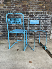 metalen blauwe stoel