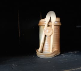 olijven pot met lepel
