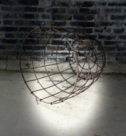 metalen mand, stevige grote mand