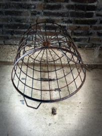 metalen mand met handvat