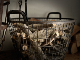 metalen mand met handvat