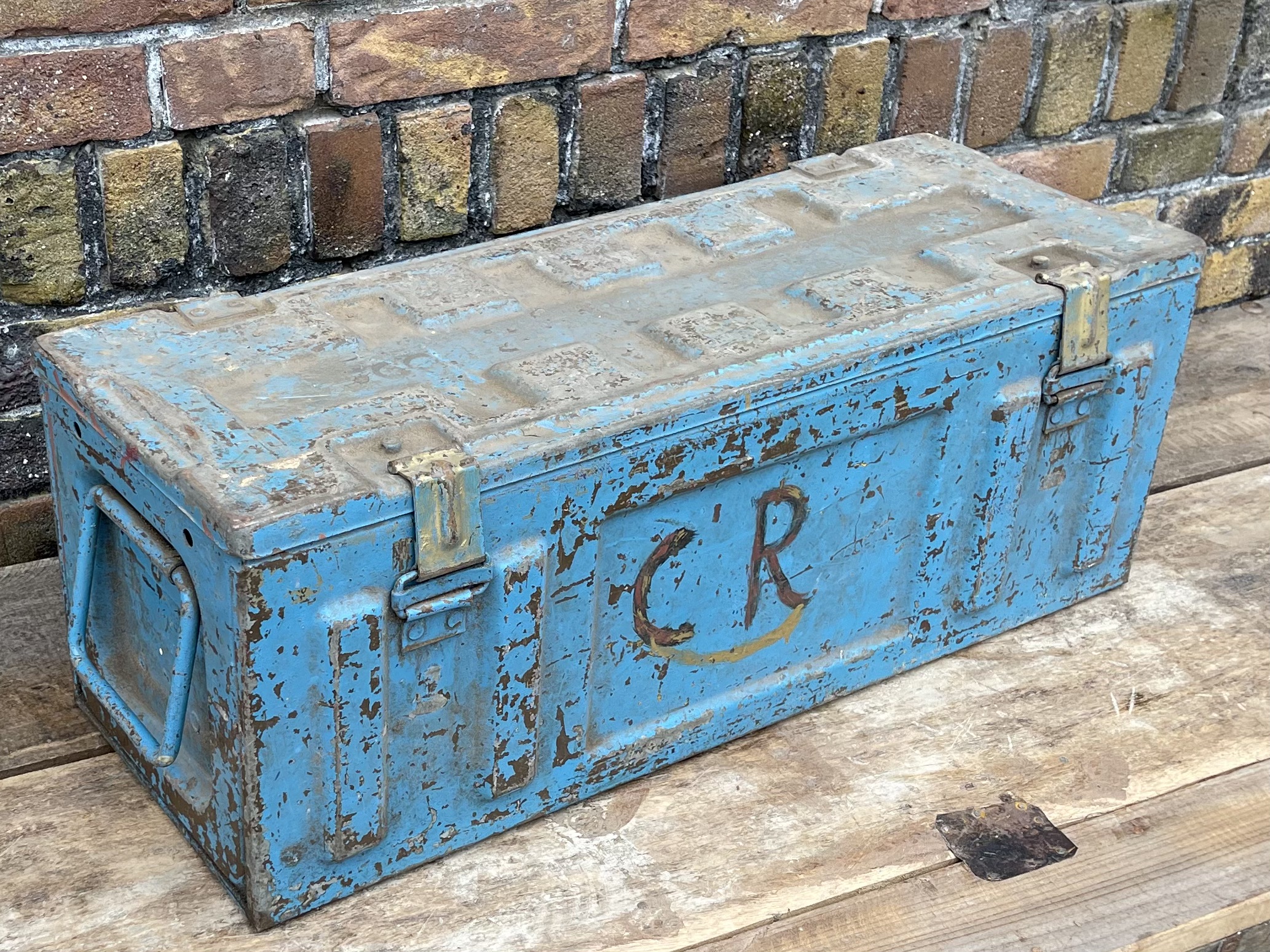 metalen kist blauw