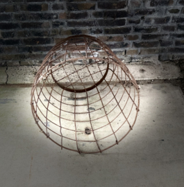 metalen mand met twist en ring