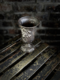 metalen kelk spinbloem