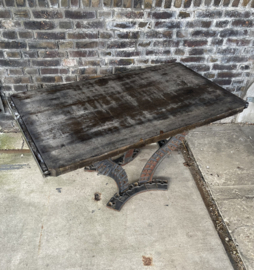 salontafel met zwaar metalen onderstel