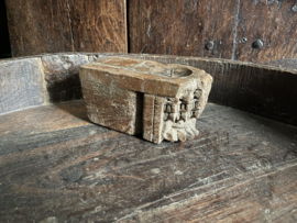 houten ornament  wandkandelaar - K IN