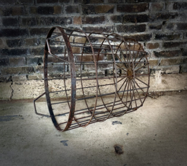 metalen mand met handvat