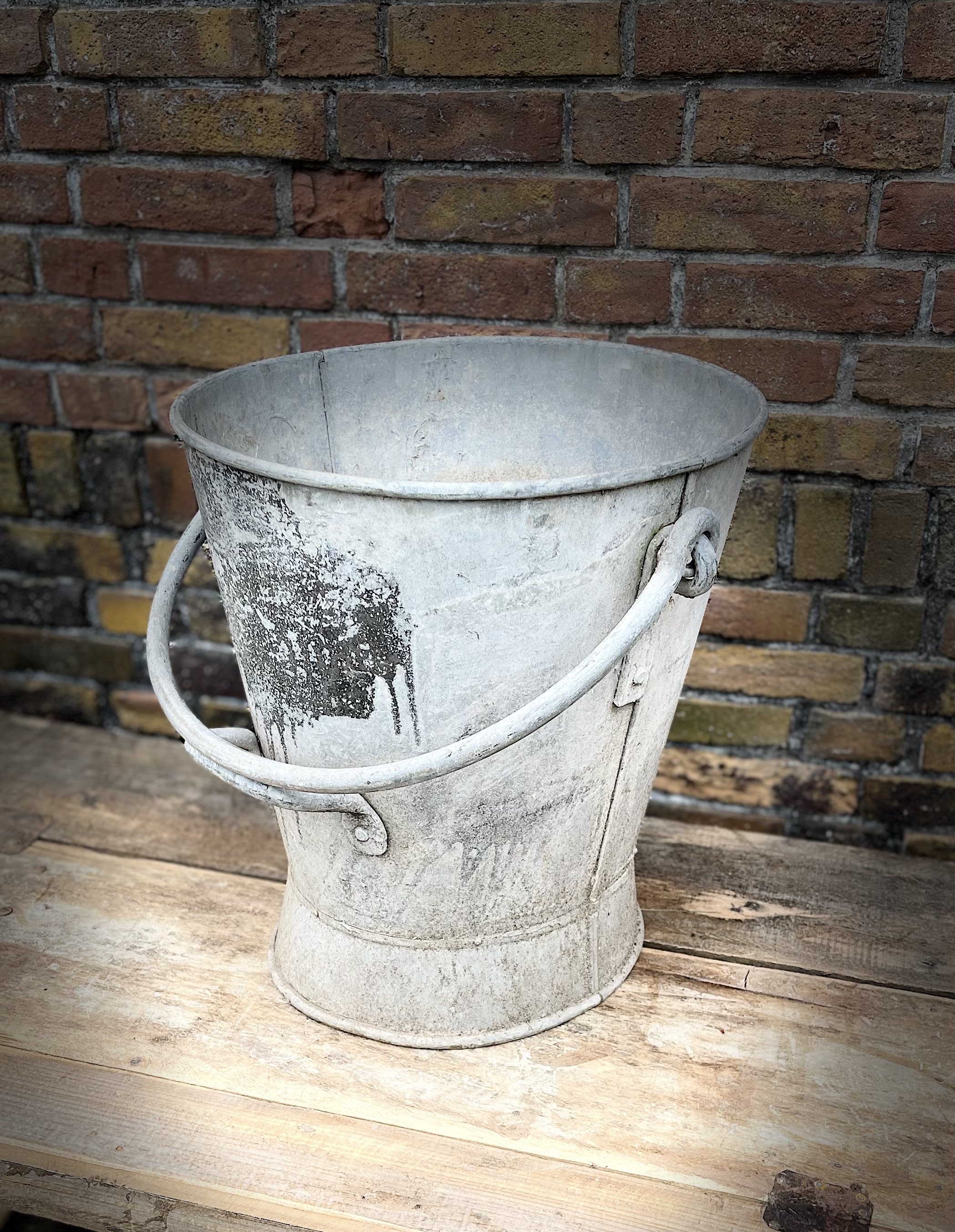 emmer met hengsel en handvat