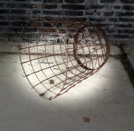 metalen mand met twist en ring