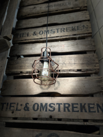 hanglampje in koperkleurig draadwerk