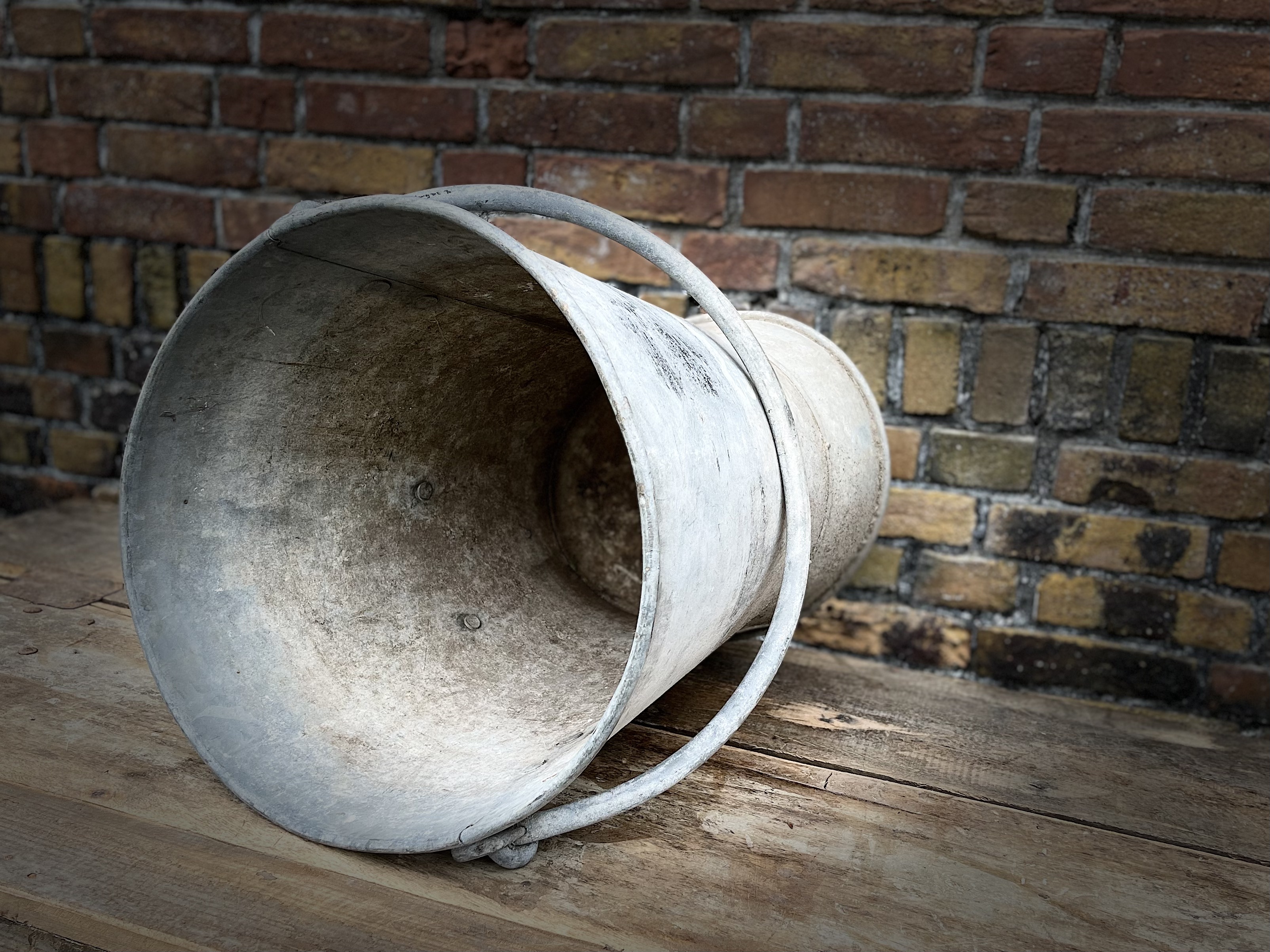 emmer met hengsel en handvat