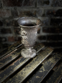 metalen kelk spinbloem