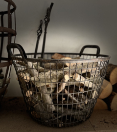 metalen mand met handvat