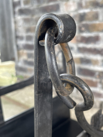 smeedijzeren haardhout rek