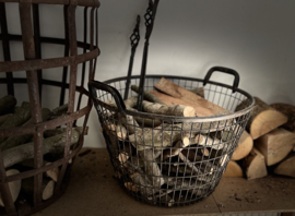 metalen mand met handvat