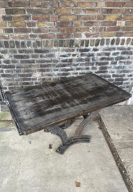 salontafel met zwaar metalen onderstel