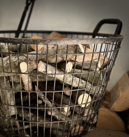 metalen mand met handvat