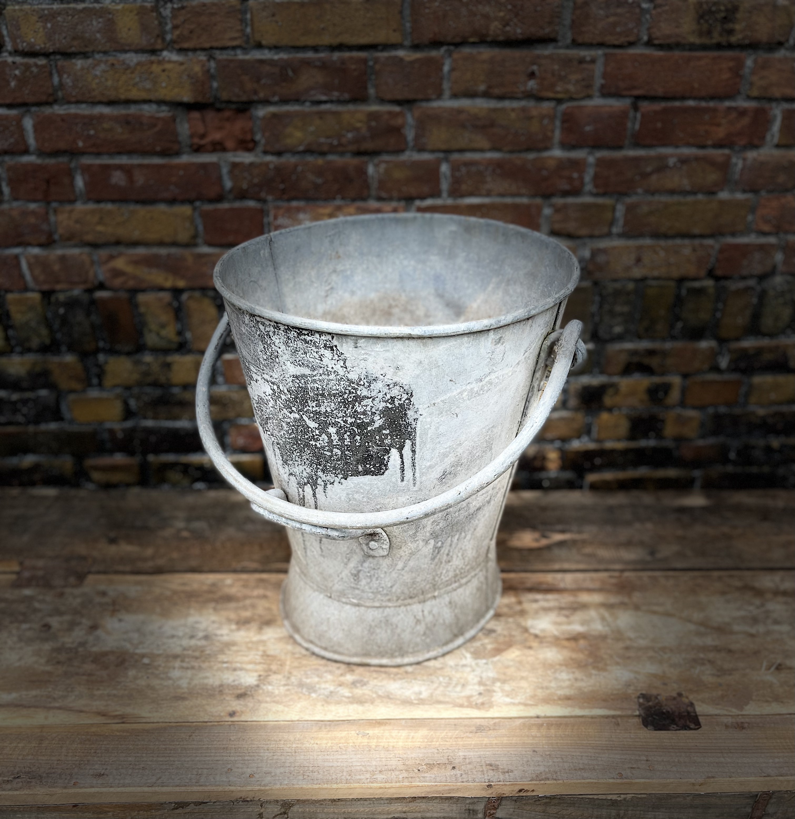 emmer met hengsel en handvat