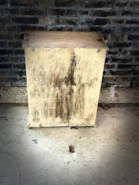 oud houten (vitrine) kastje