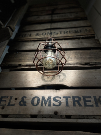 hanglampje in koperkleurig draadwerk
