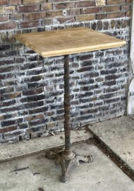 tafel met houten blad en metalen poot - hoog