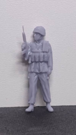 F-MGB09 standing rifle up, ECM
