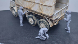 F-Eng-08 Soldier polishing