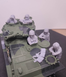 F-MGB16 Vehicle crew, Observer