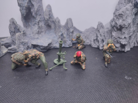 F-alk55 81mm assistent gunner (giving Ammunition)
