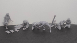 F-alk53 Covering the ears, 81mm gunner