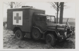 YA-126 GWT Ambulance 1/35 schaal 1 ton truck.