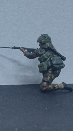 F-alk61 Covering fire around the corner