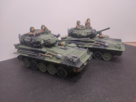 F-alk39 FV Crew, Commander with binoculars