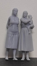 F-RCV10 Mother with child