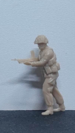 F-alk62 L4A1 gunner pushing up
