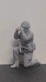 F-alk26 looking with the binoculars.